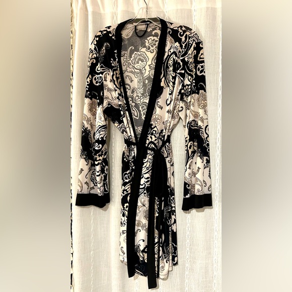Linea Donatella, satin robe. Sz L/XL - Picture 6 of 13